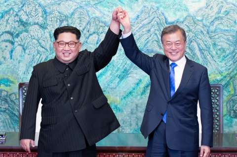 Kim y Moon prometen trabajar por la desnuclearización de la península coreana