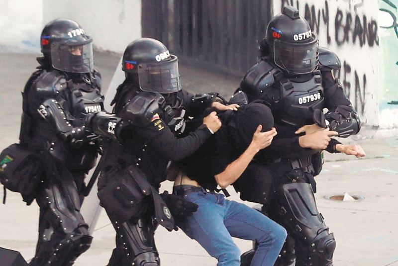 Según la ONG Temblores, en 20 años han muerto 34 personas en hechos en que se han visto involucrados agentes del Esmad. / EFE