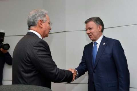 Santos confesó sentirse triste por deterioro de relaciones con Uribe