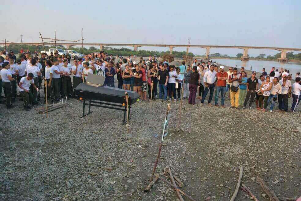 Los pobladores aseguran que el cierre de la segunda compuerta en el proyecto hidroeléctrico Ituango "mató" el río. / Luis Benavides - Enviado especial