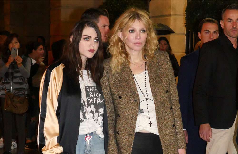 Frances Bean Cobain y su madre, Courtney Love. / Bang Showbiz