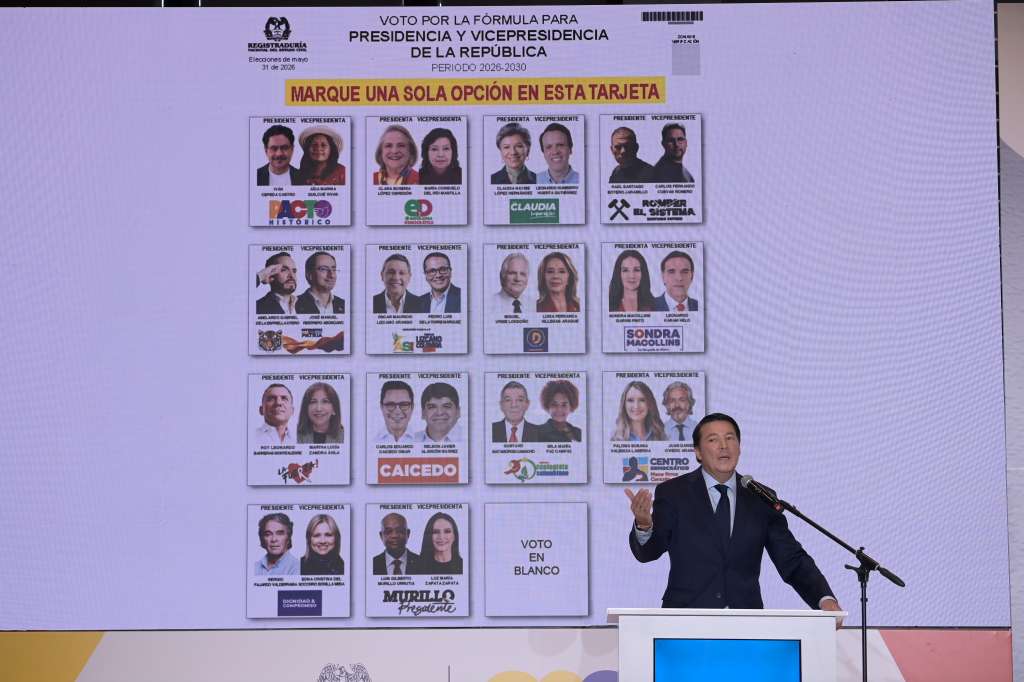 Registrador Nacional, durante el sorteo que realizó la entidad para decidir el orden en que aparecerán los 14 aspirantes a la Presidencia en el tarjetón del próximo 31 de mayo.