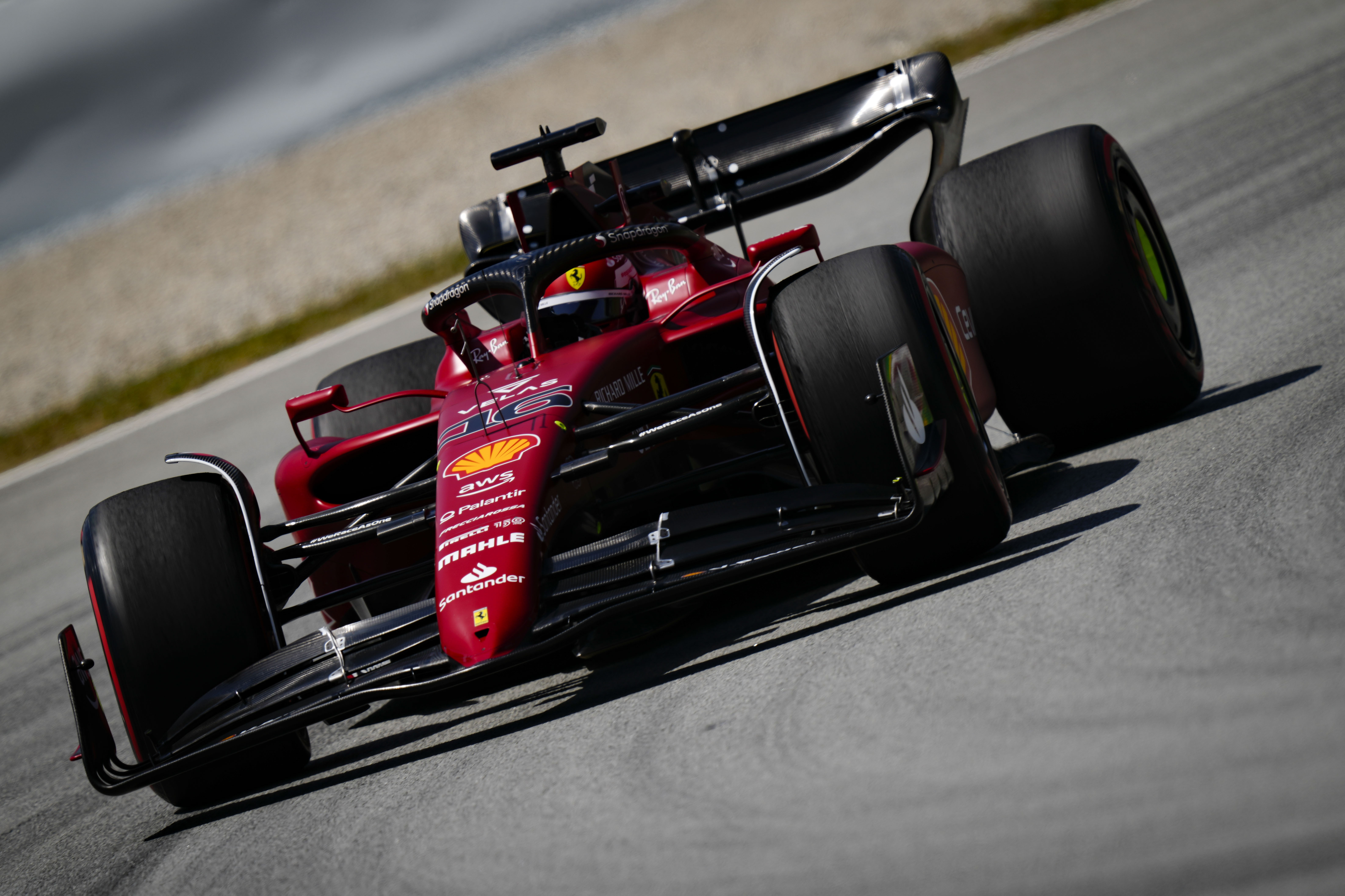 MONTMELÓ (BARCELONA), 21/05/2022.- El piloto monegasco la Scuderia Ferrari, Charles Leclerc, durante los terceros entrenamientos libres del Gran Premio de España de Fórmula Uno que este sábado en el circuito de Barcelona-Cataluña, en Montmeló (Barcelona). EFE/Enric Fontcuberta