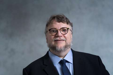 Del Toro dice que su raza está siendo "vilipendiada"