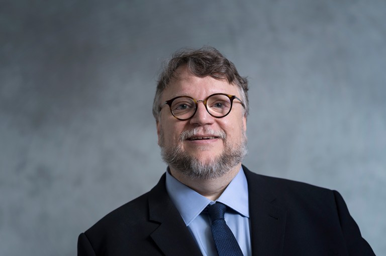 Del Toro dice que su raza está siendo «vilipendiada»