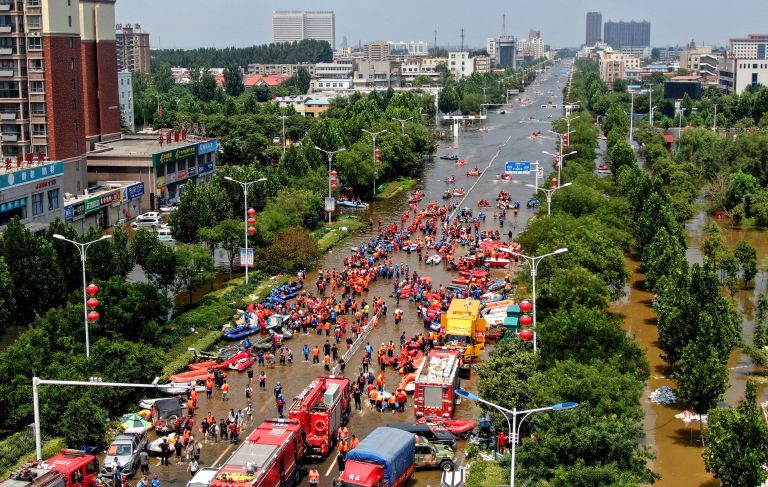 Se eleva a 99 el número de muertos por inundaciones en China