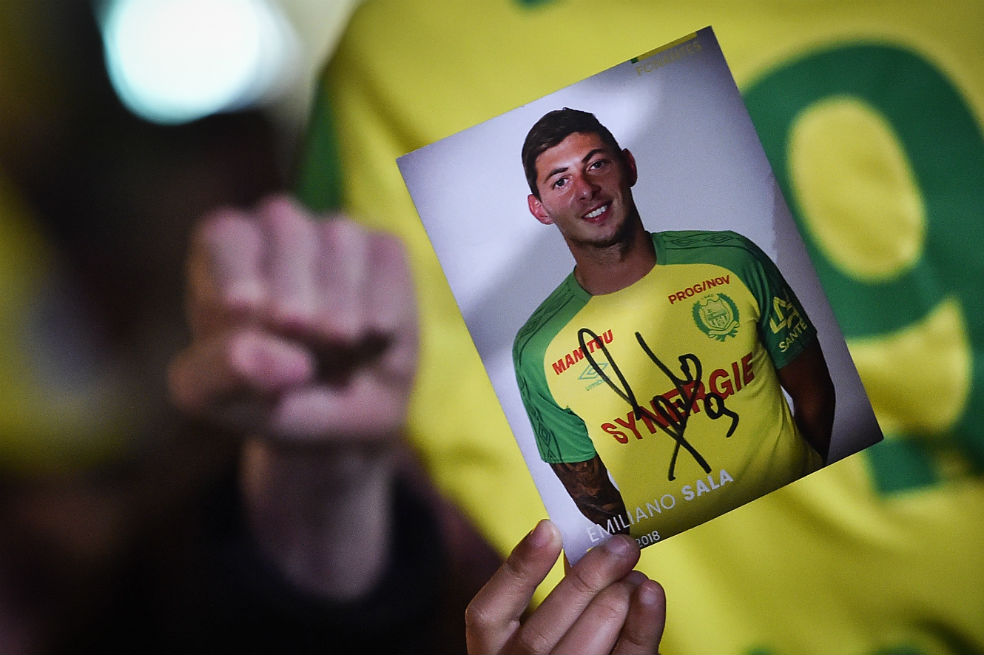 Emiliano Sala firmó el sábado su contrato con el Cardiff. / AFP