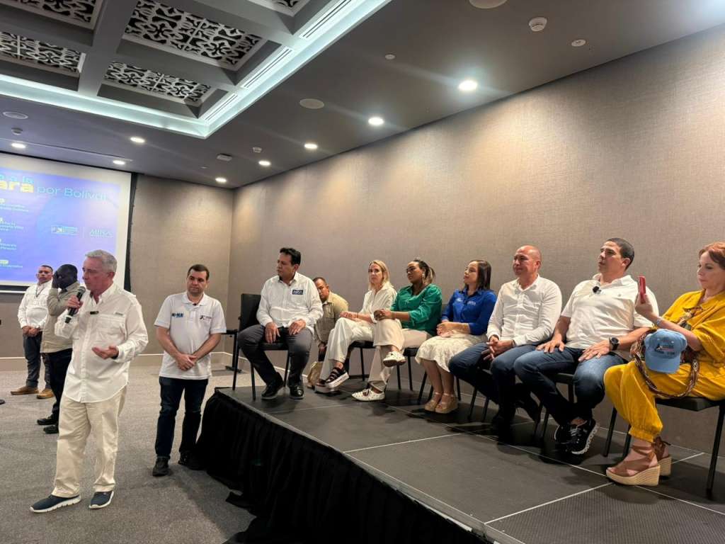 Álvaro Uribe presenta listas a la Cámara en Bolívar.C