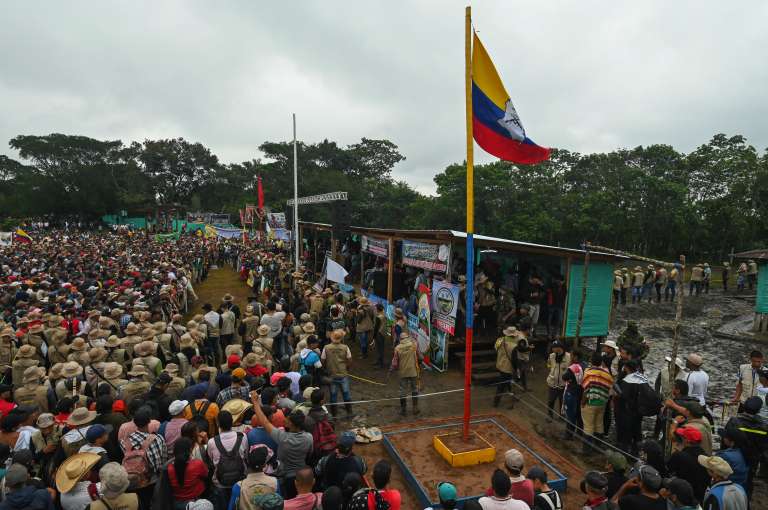 El domingo 16 de abril 6.000 personas y organizaciones campesinas y étnicas de 16 departamentos llegaron a zona rural del Caquetá para escuchar las propuestas de paz del Estado Mayor Central de las disidencias de las FARC.