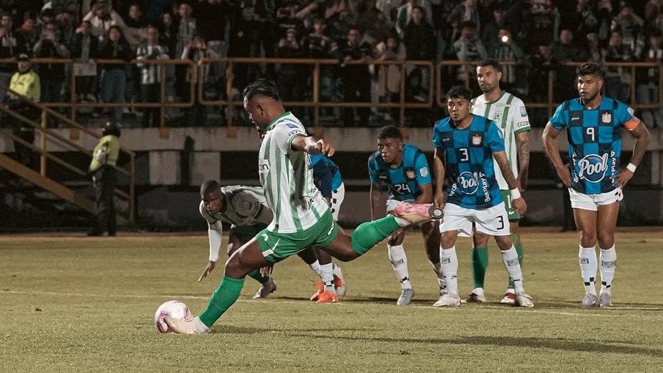 Alfredo Morelos anota el gol del empate para Atlético Nacional ante Boyacá Chicó.
