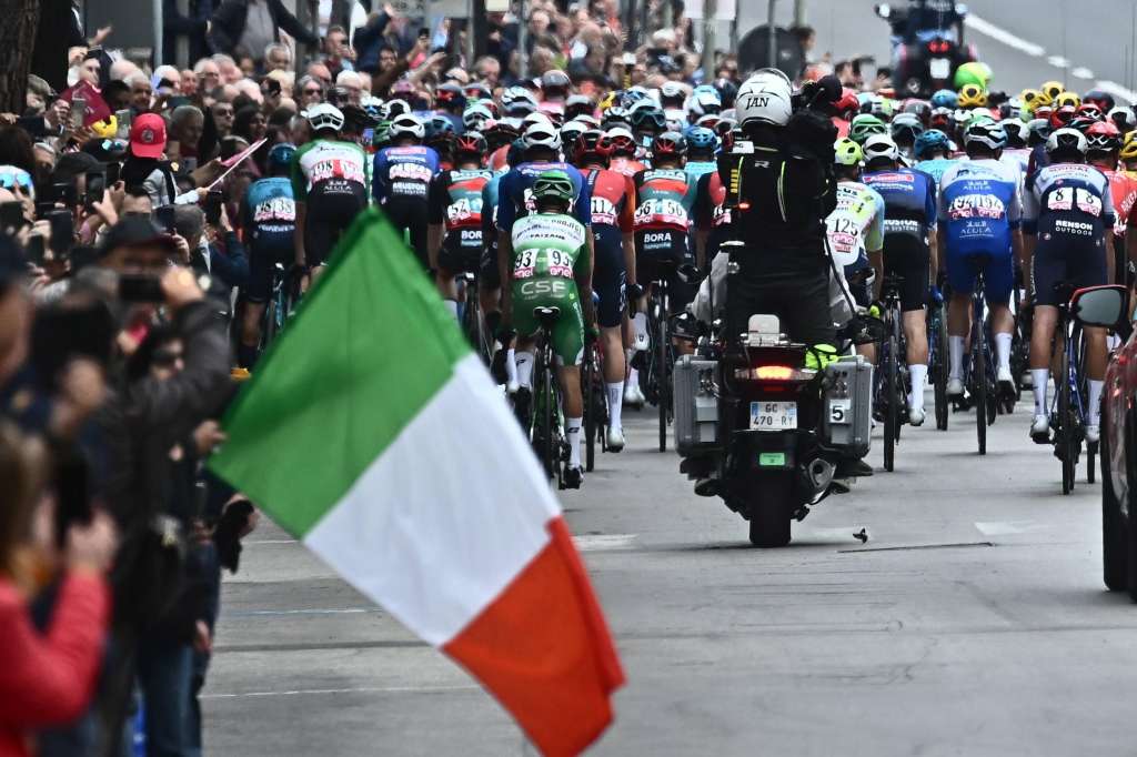 Vasto (Italy), 08/05/2023.- The pack of riders starts the third stage of the 2023 Giro d'Italia cycling race over 213 km from Vasto to Melfi, Italy, 08 May 2023. (Ciclismo, Italia) EFE/EPA/LUCA ZENNARO
