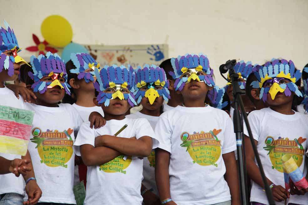 Un grupo de niños en Jambaló, Cauca, participando en los talleres de arte y canto que lideró el Centro de Memoria Histórica. / Fotos: M. Luisa Moreno - CNMH