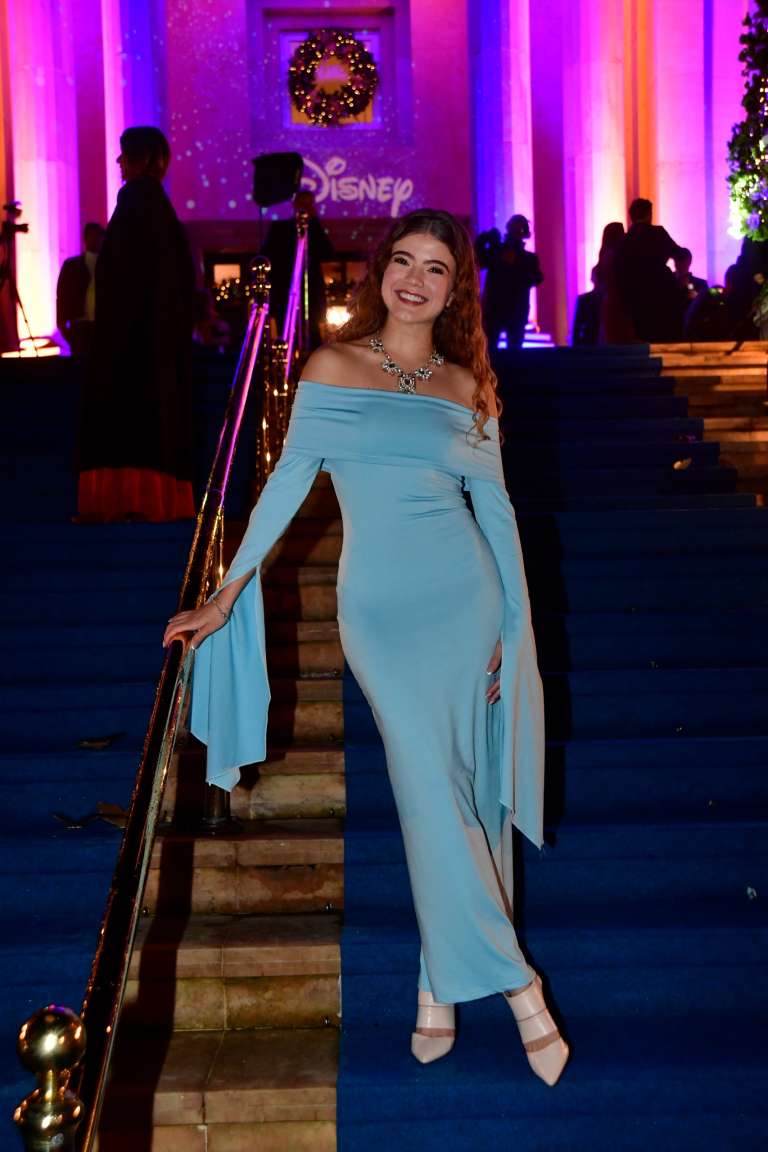 Mario Hernández y Disney lanzaron su colaboración en una gala que se llevó a cabo el 20 de noviembre en el Metropolitan Club de Bogotá. Los invitados, que pasaron por una alfombra azul al llegar, vivieron una experiencia envolvente que los transportó a los distintos universos creativos de cada una de las cápsulas: sueños, amor, magia y aventura.