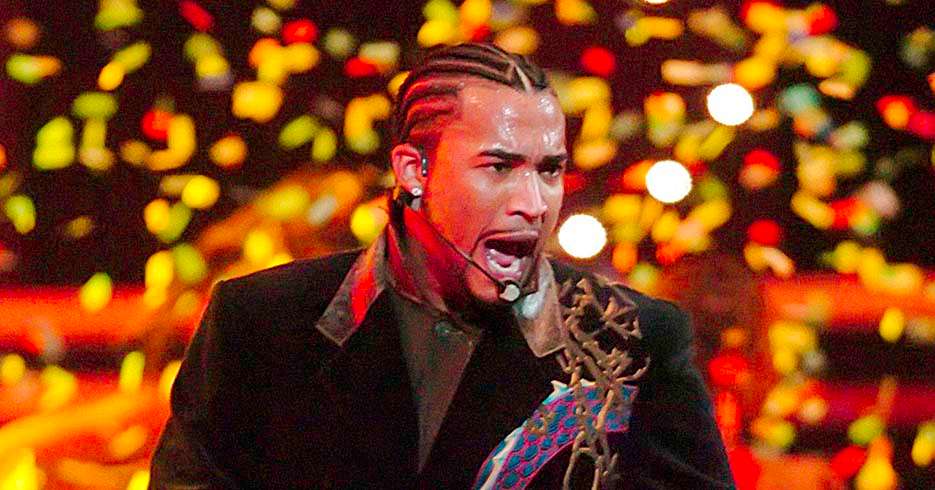SCH09 - VIÑA DEL MAR (CHILE), 26/02/07.- El cantante puertorriqueño" Don Omar" durante su presentación en el XLVIII Festival Internacional de la Canción de Viña del Mar, hoy, lunes 26 de febrero, evento realizado en la ciudad de dicho nombre a 120 kilometros al noreste de Santiago.EFE/Marco Mesina