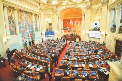 En polémica terminó discusión del proyecto para reducir el receso de los congresistas