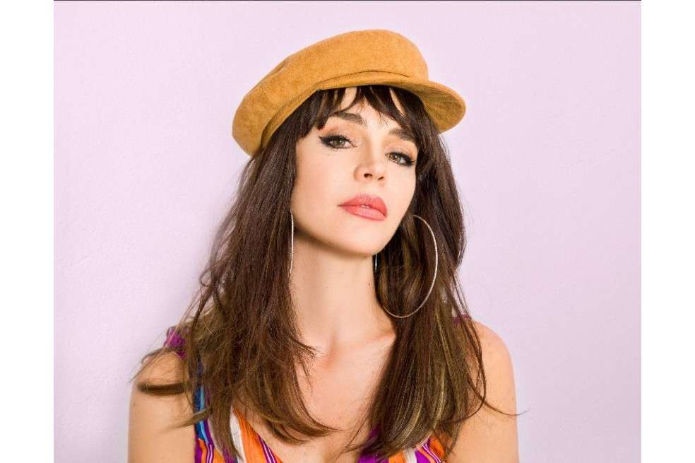 Flora Martínez compuso "En un Abrir y Cerrar" con el músico uruguayo Leonardo Almaraz.