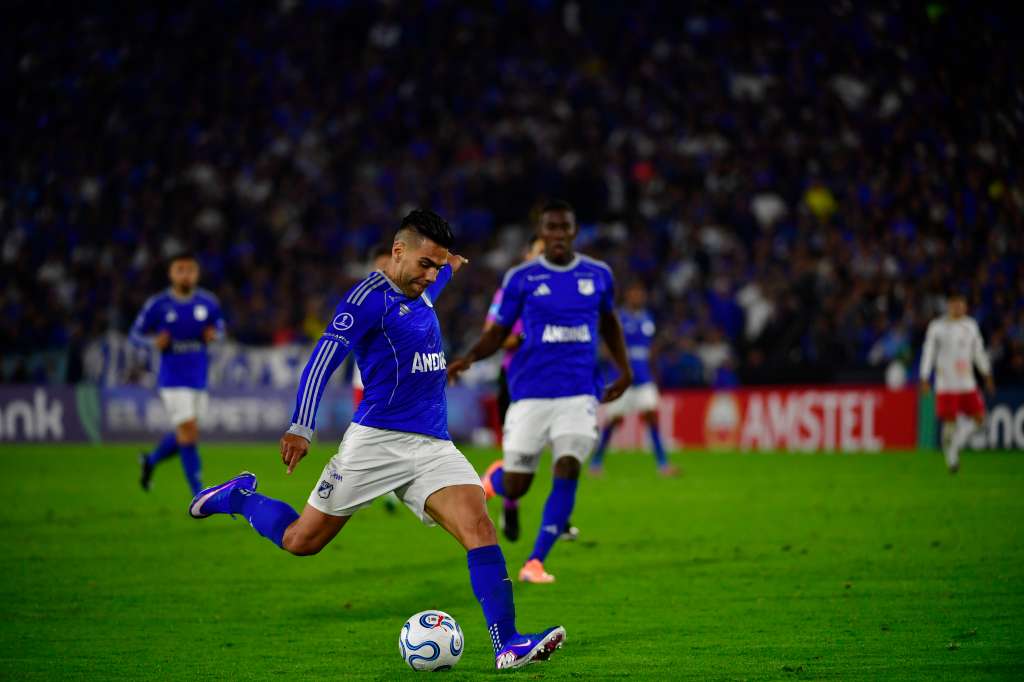 Jugador de Millonarios durante el compromiso ante Boston River de Uruguay por Copa Conmebol Sudamericana en el Estadio El Campin de Bogotá