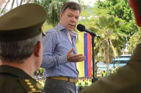Ataque de Farc a colegio es irracional y cobarde: Santos