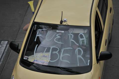 El largo camino hacia la nada: los intentos para regular aplicaciones de movilidad