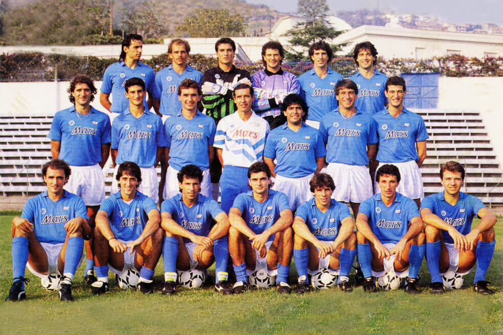 Arriba (de izquierda a derecha): Carnevale, Alemao, Di Fusco, Giuliani, Francini, Corradini. En la mitad (en el miso orden): Bigliardi, Tarantino, Mauro, Bigon, Maradona, Crippa, Ferrara. Abajo: Renica, De Napoli, Careca, Neri, Zola, Fusi, Baroni. / @sscnapoliES