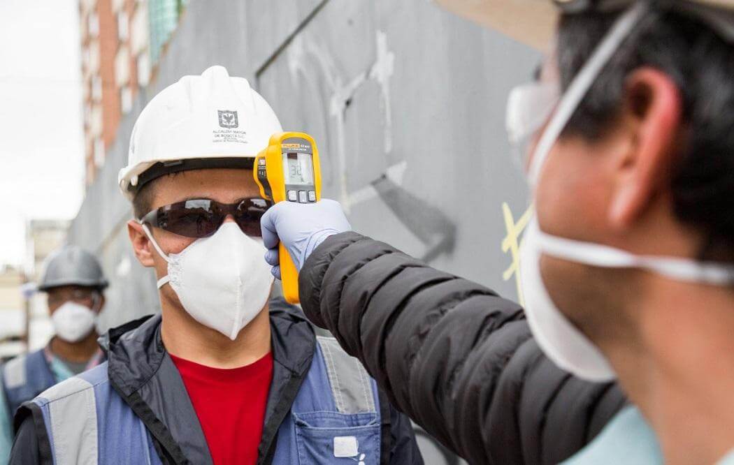 Según datos de la alcaldía, 111 empresas del sector de Obras Públicas ya cuentan con la autorización para reactivarse, lo que significa el retorno a sus trabajos de 5.784 personas.
/ Cortesía IDU