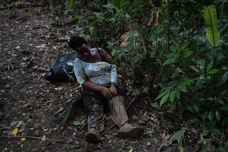 Una mujer descansa