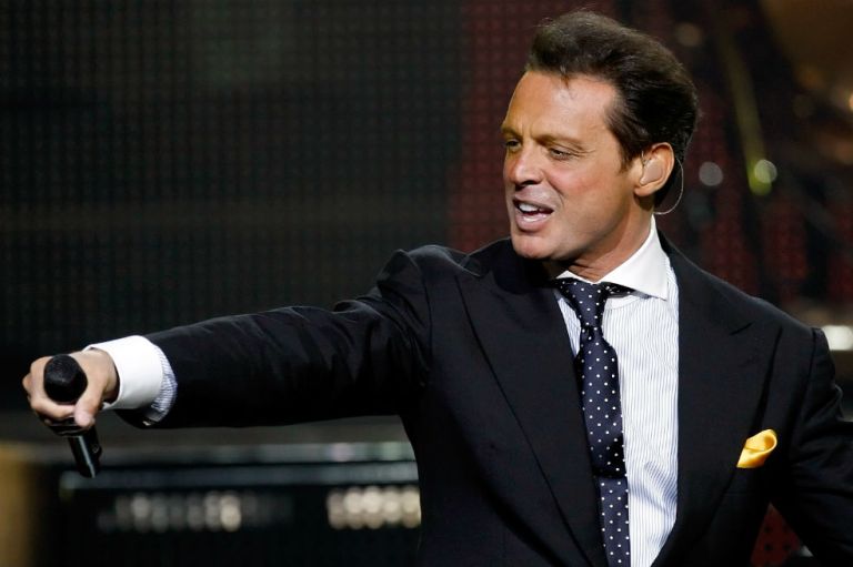 Cinco tendencias de moda que aprendimos de Luis Miguel