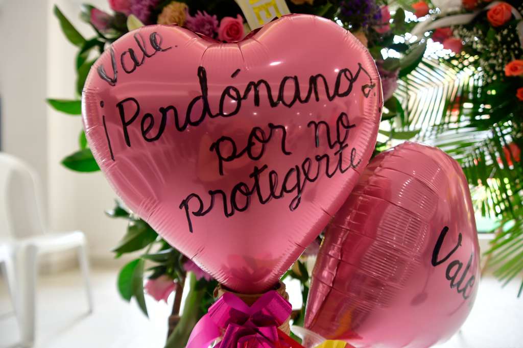 Caravana para despedir a Valeria Afanador, la niña de 10 años que fue hallada sin vida el viernes 29 de agosto en inmediaciones del Río Frío.