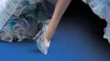 Así es la zapatilla de cristal de la Cenicienta que Swarovski creó para Disney100