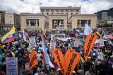 Fecode levanta paro permanente tras hundimiento de reforma a la Educación