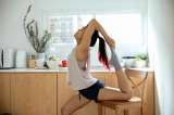 10 minutos de yoga en silla para principiantes
