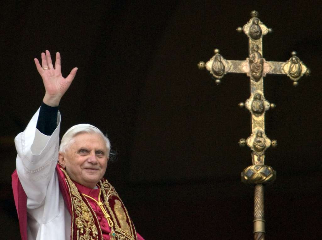 Muere Benedicto XVI: la historia del único papa en renunciar al cargo en 600 años