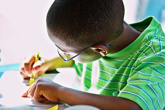 La salud visual y auditiva de los niños determina su nivel de aprendizaje