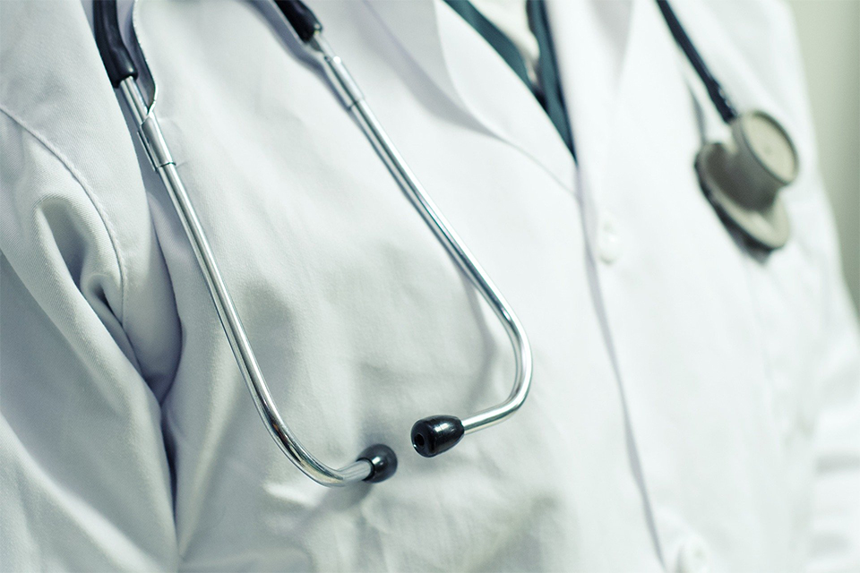 Hospital en Estados Unidos negó trasplante de corazón a paciente no vacunado