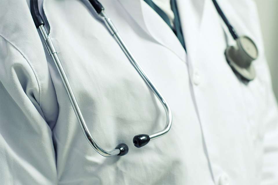 Hospital en Estados Unidos negó trasplante de corazón a paciente no vacunado
