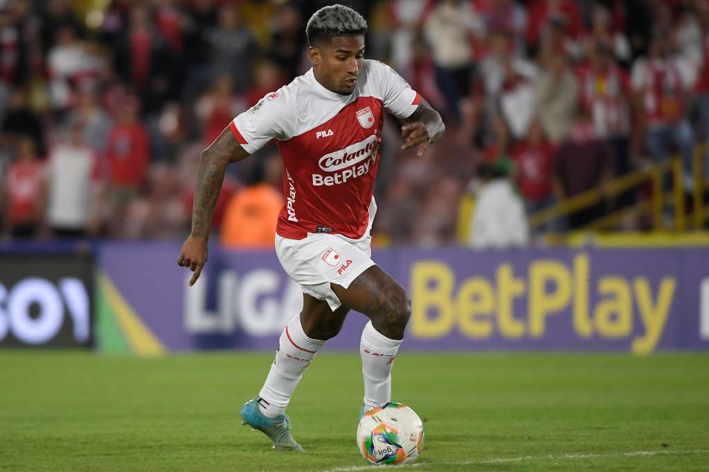 Futbolista colombiano, extremo de Santa Fe, en el partido ante Medellín, por la fecha catorce de la Liga Betplay 2025-I.