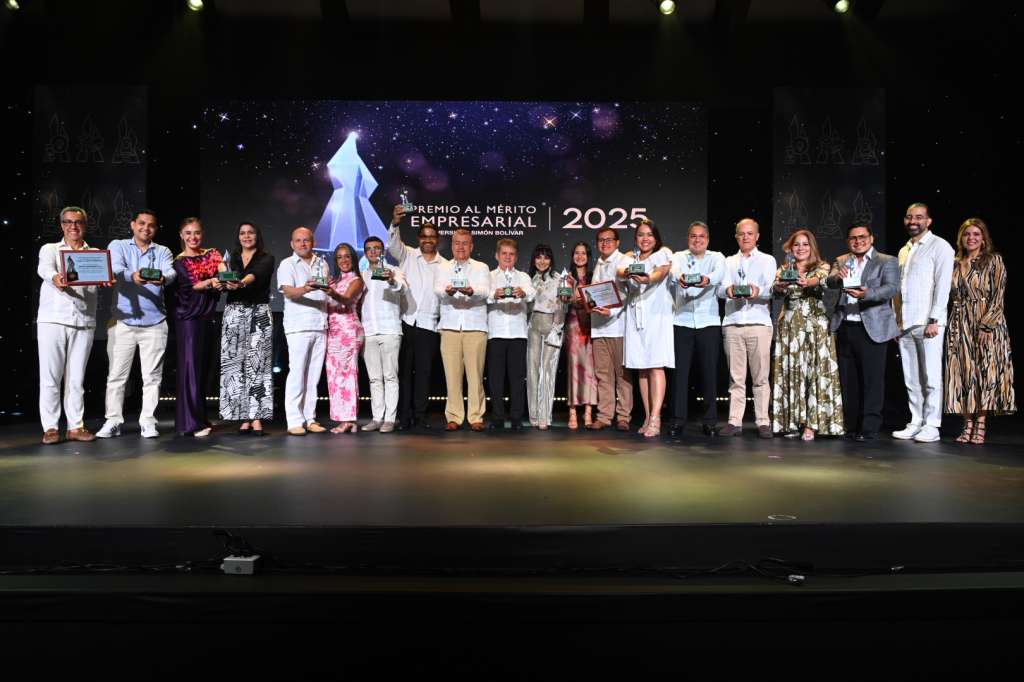 Los ganadores del 16.º Premio al Mérito Empresarial de la Universidad Simón Bolívar.