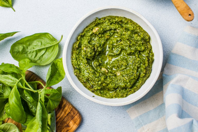 ¿Cómo se prepara un pesto clásico? Aquí te enseñamos