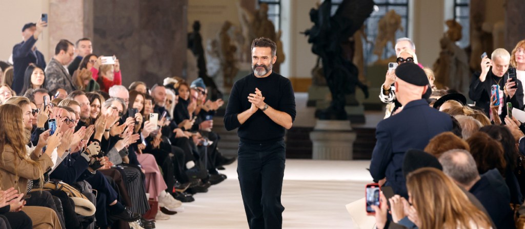El diseñador presentó la colección Otoño - Invierno 2023/2024 ready to wear.