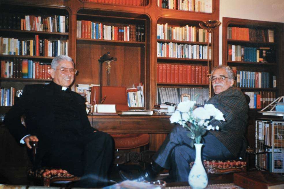 Gabo con el cardenal Darío Castrillón durante su encuentro en Roma. / Archivo particular