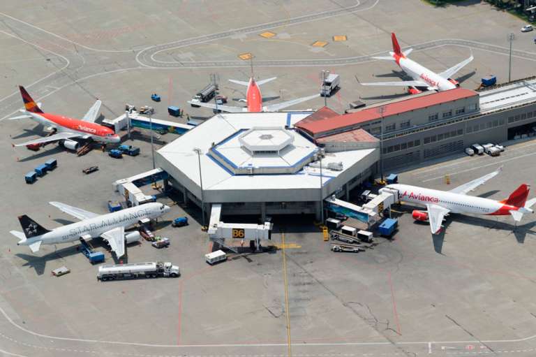 Desde este martes, en 16 aeropuertos previamente inspeccionados por la Aeronáutica Civil, avanzará la operación de 38 rutas aprobadas desde y hacia las principales ciudades del territorio colombiano.
