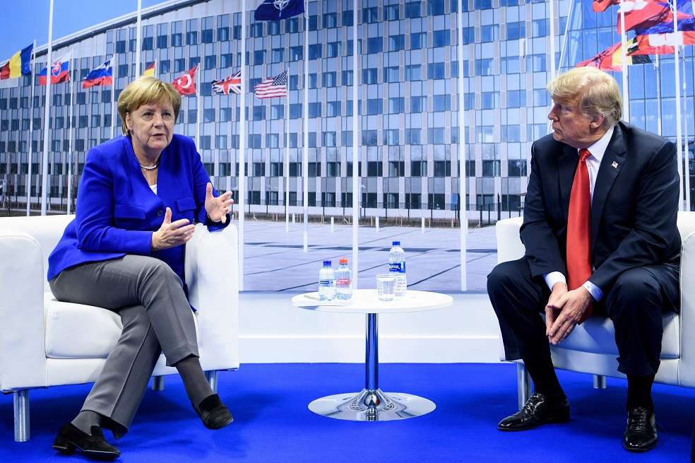 La canciller alemana, Ángela Merkel, y el presidente de Estados Unidos, Donald Trump, en rueda de prensa tras su reunión en la OTAN. / AFP