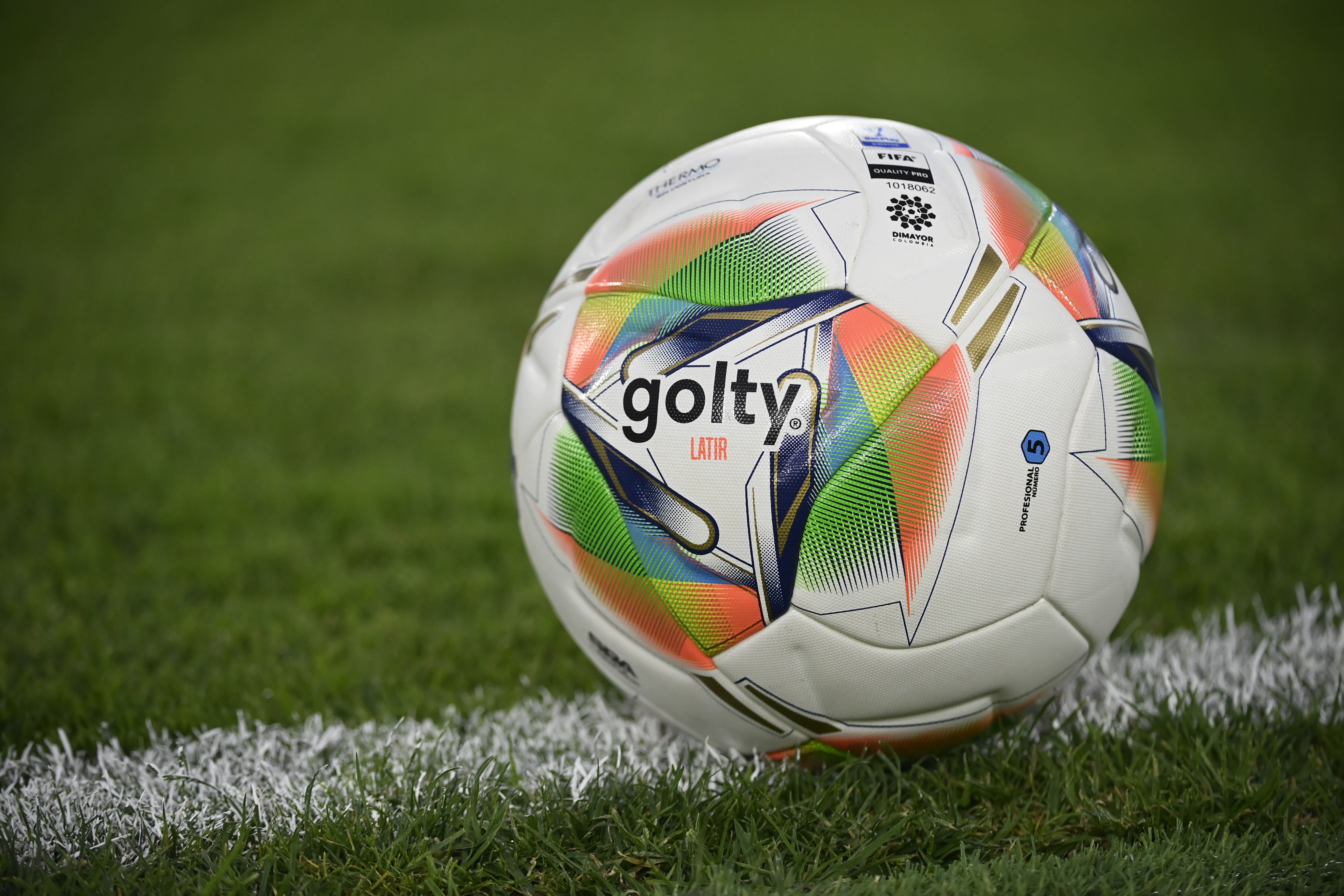 Balón utilizado en el partido Millonarios vs Bucaramanga por la primera fecha de la Liga Betplay 2026-II.