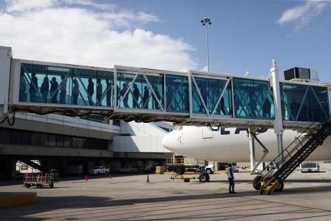 Aterrizó en Venezuela un vuelo con migrantes deportados desde Estados Unidos