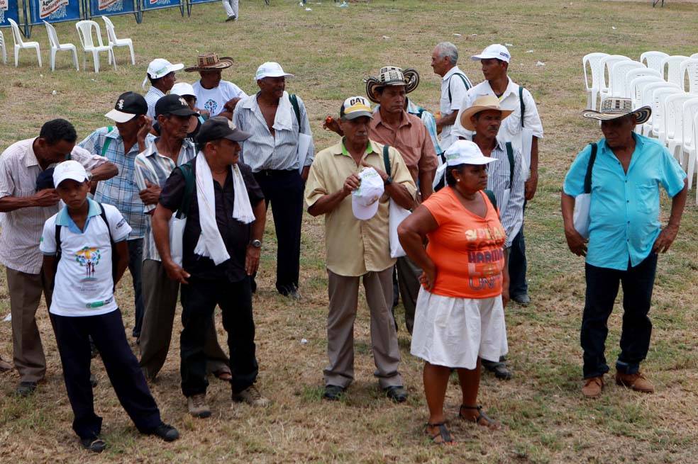 Entrega de títulos a campesinos a quienes se les restituyó la tierra en Córdoba. / Restitución de Tierras