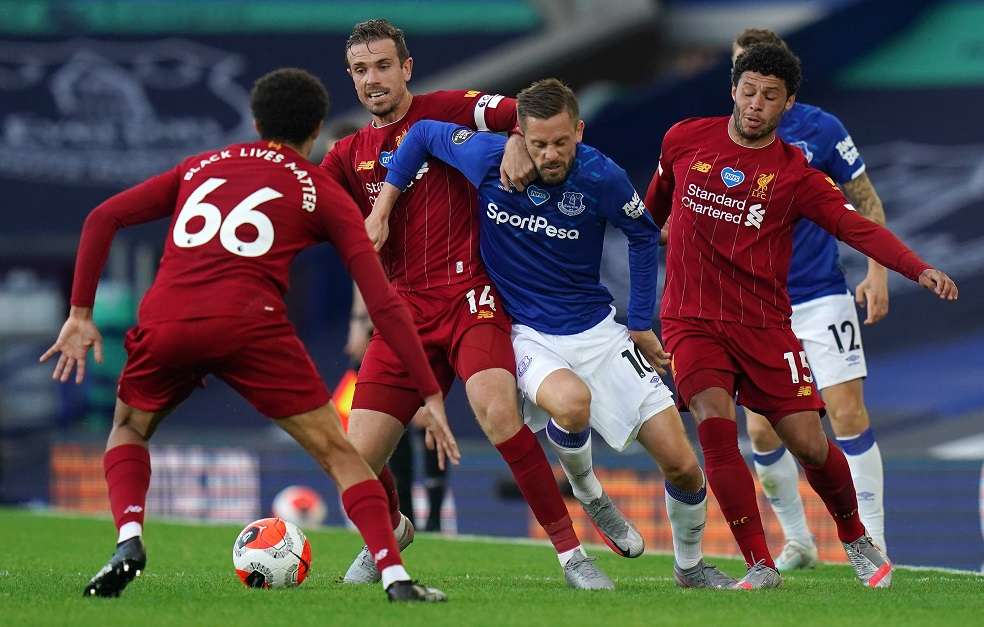 Los 'reds' se mantienen lcomo líderes de la Premier League, mientras que los 'toffees' ocupan la casilla 12 con 38 puntos.