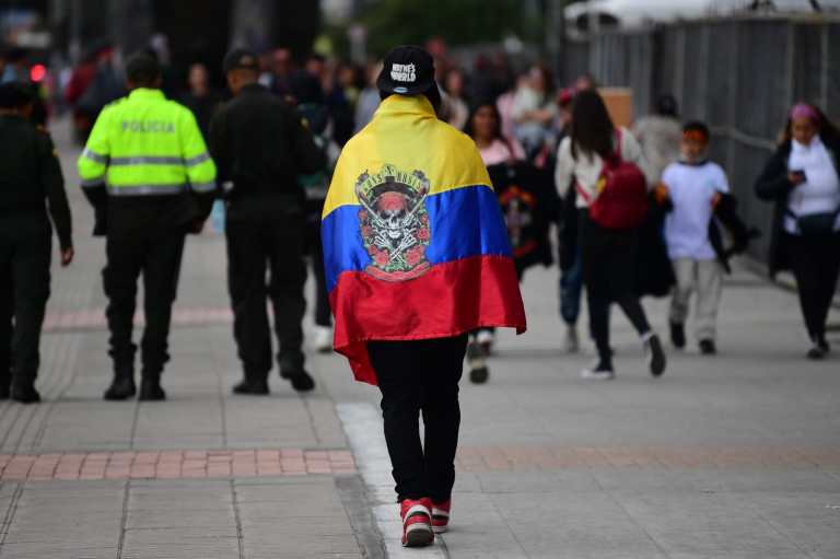 Miles de seguidores se preparan para disfrutar del concierto de la mítica banda de rock.