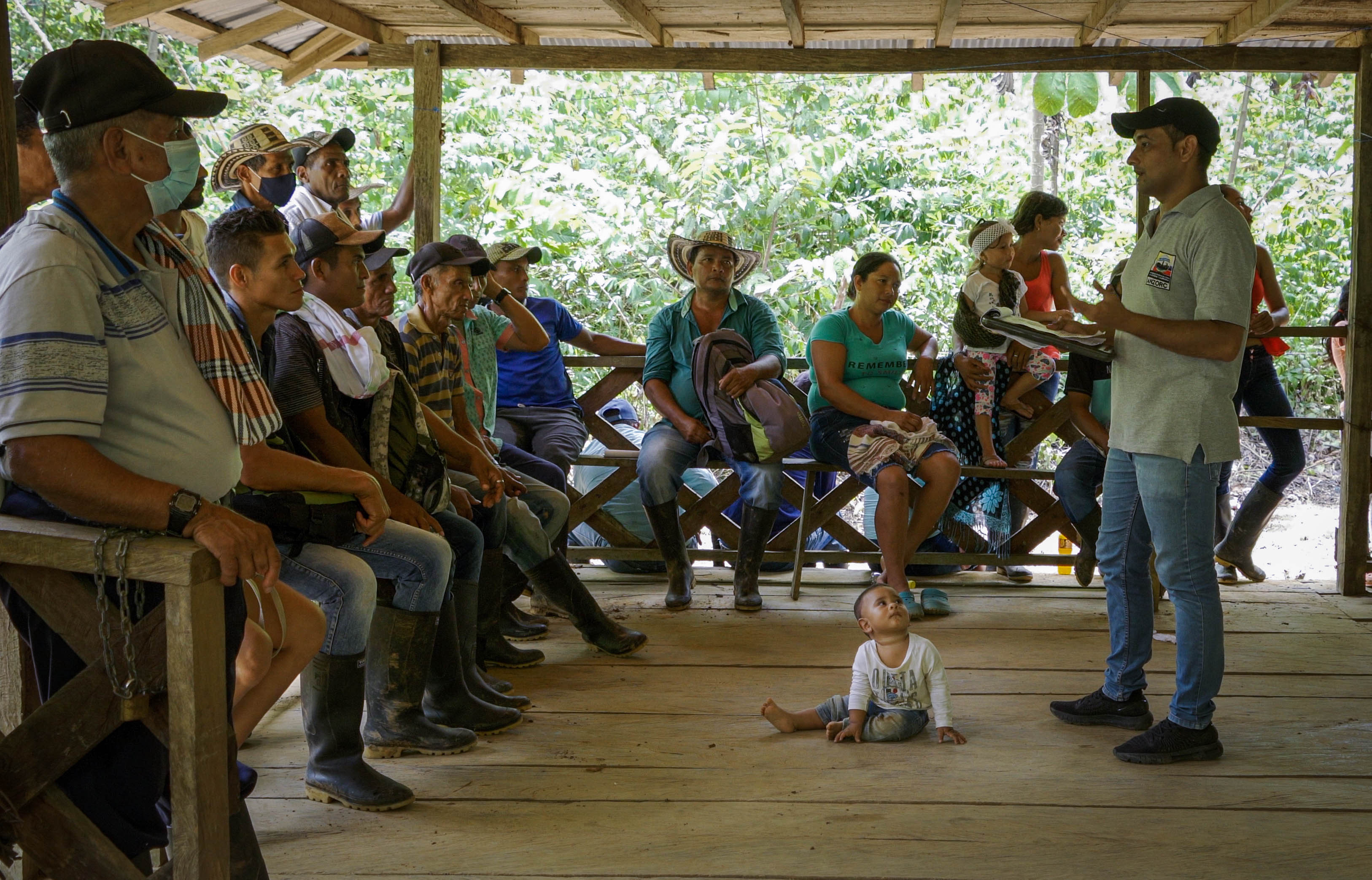 Arnobis Zapata, presidente de Anzorc, en reunión con las comunidades de Tierralta, Córdoba