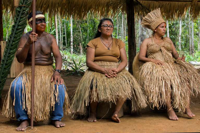 Indígenas Mura, en Brasil y su lucha por proteger la Amazonia su territorio.