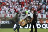 Presidente de la Conmebol: "El fútbol se gana en la cancha, no tirando piedras"